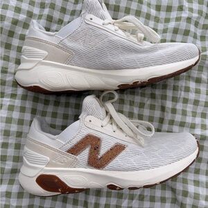 NEW New Balance Women sneakers